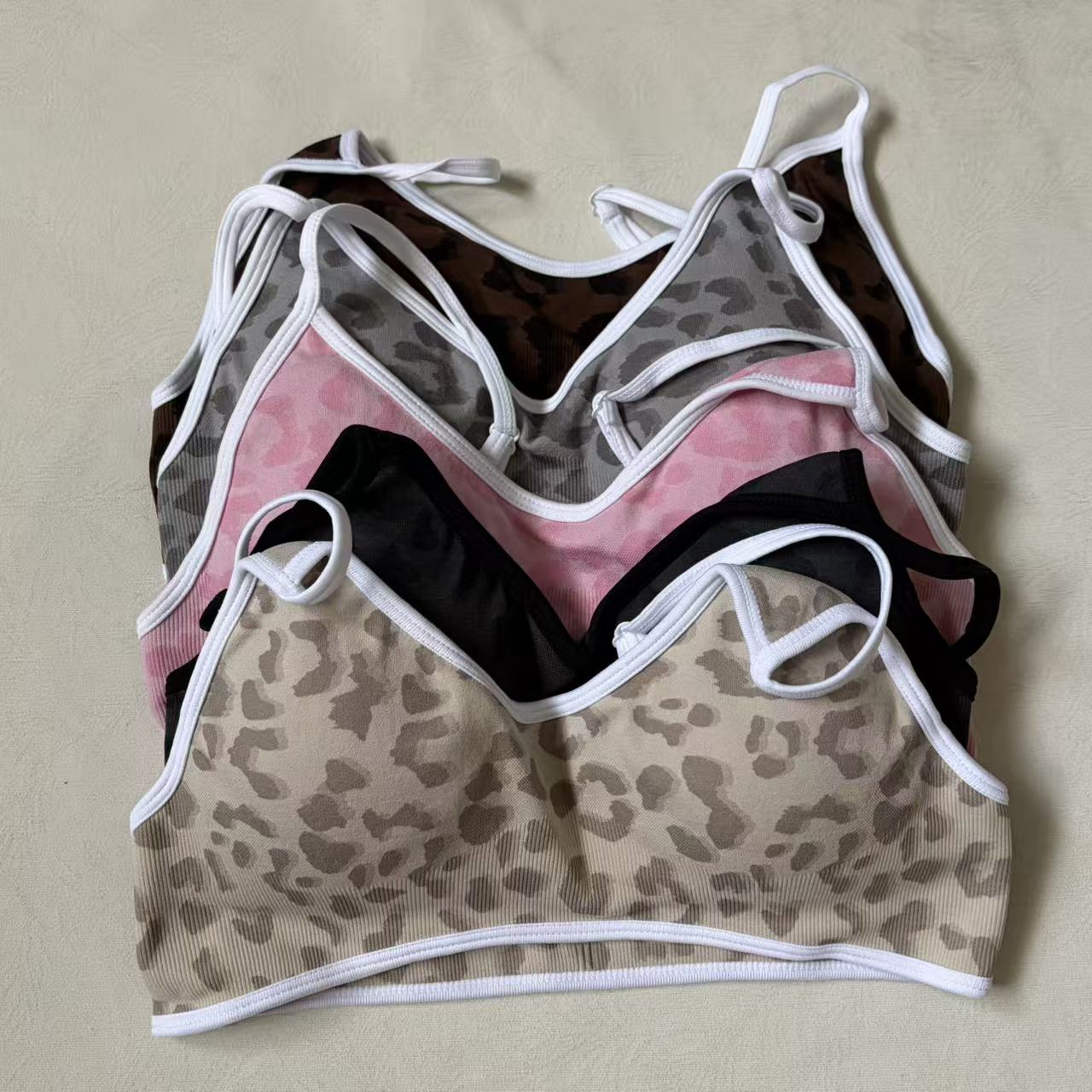 Logo Dames sportvest met mooie - Yoga Fitness Logo Design recensie en prijs