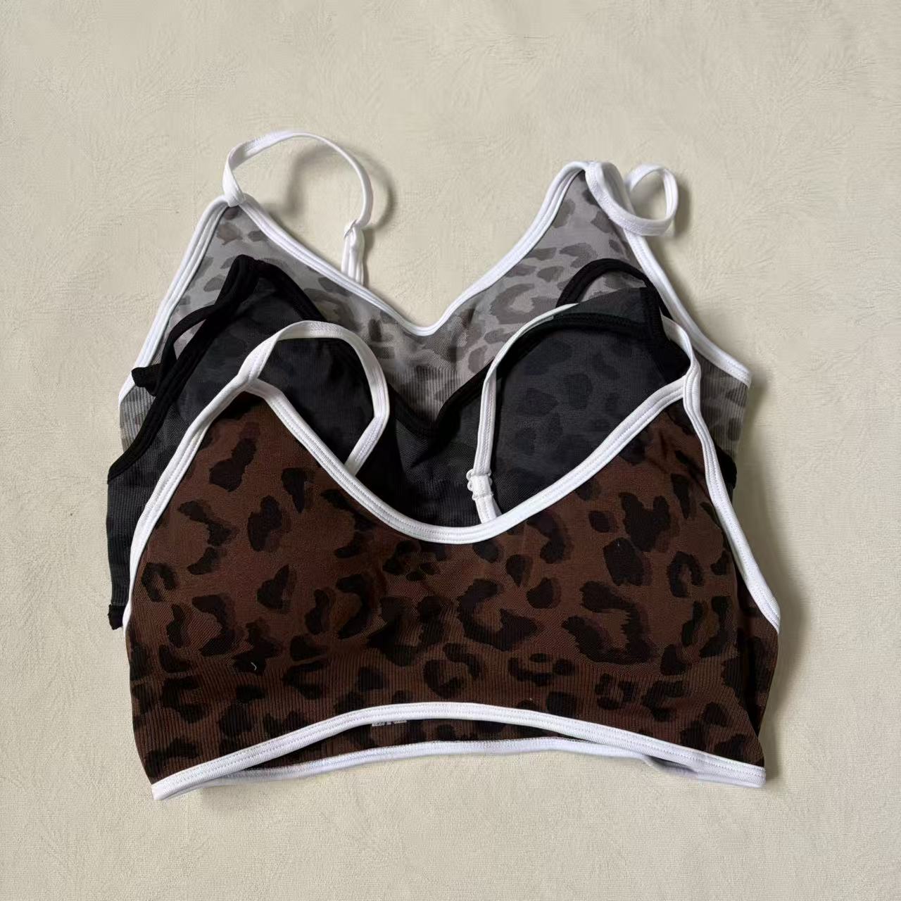Logo Dames sportvest met mooie - Yoga Fitness Logo Design recensie en prijs