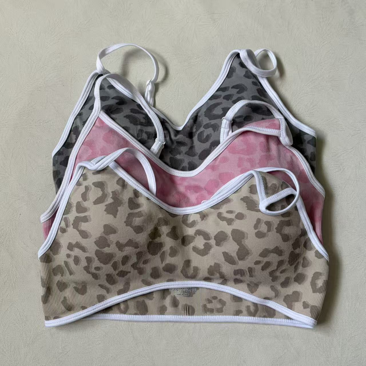 Logo Dames sportvest met mooie - Yoga Fitness Logo Design recensie en prijs