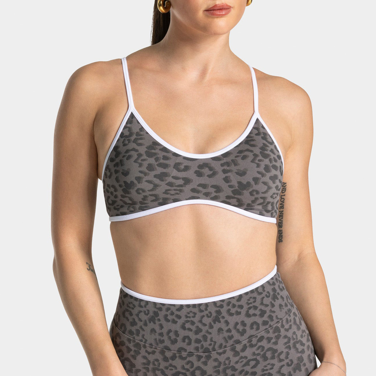 Logo Dames sportvest met mooie - Yoga Fitness Logo Design recensie en prijs
